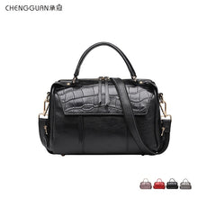 Load image into Gallery viewer, Fashion quality chengguan 0715 genuine leather Crocodile pattern handbag single shoulder bag Inclined shoulder bag for women