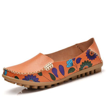 Load image into Gallery viewer, 2019 Casual Women Flats Shoes Summer Female Shoes Slip on Casual Platform Leather Shoes Women Balck Big Size