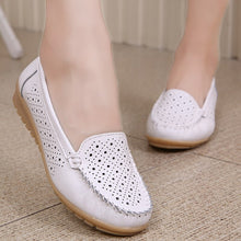 Load image into Gallery viewer, 2019 Breathable Women Flats Shoes Genuine Leather Summer Ladies Shoes Slip on Casual Platform Women Loafers Balck Big Size
