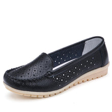 Load image into Gallery viewer, 2019 Breathable Women Flats Shoes Genuine Leather Summer Ladies Shoes Slip on Casual Platform Women Loafers Balck Big Size
