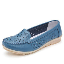 Load image into Gallery viewer, 2019 Breathable Women Flats Shoes Genuine Leather Summer Ladies Shoes Slip on Casual Platform Women Loafers Balck Big Size