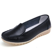 Load image into Gallery viewer, 2019 Breathable Women Flats Shoes Genuine Leather Summer Ladies Shoes Slip on Casual Platform Women Loafers Balck Big Size