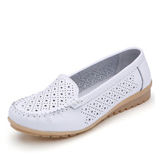 Load image into Gallery viewer, 2019 Breathable Women Flats Shoes Genuine Leather Summer Ladies Shoes Slip on Casual Platform Women Loafers Balck Big Size