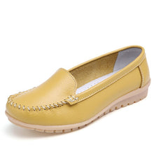 Load image into Gallery viewer, 2019 Breathable Women Flats Shoes Genuine Leather Summer Ladies Shoes Slip on Casual Platform Women Loafers Balck Big Size