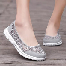 Load image into Gallery viewer, 2019 Breathable  Women Shoes Flat Platform Casual Shoes Women Flat  Loafers Ladies Shoes Black Big Size
